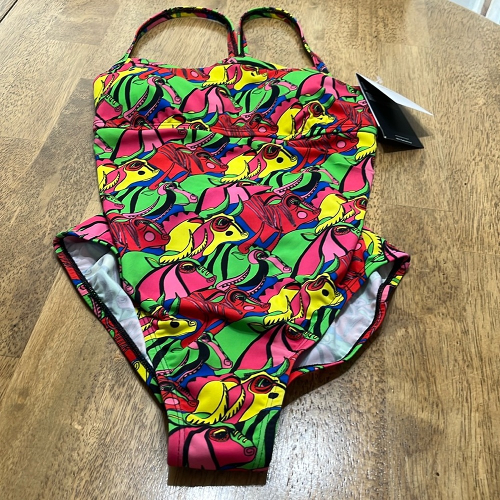 Nike WOMENS SZ M HydraStrong Bulls Ox Printed Red One Piece Swimsuit size M